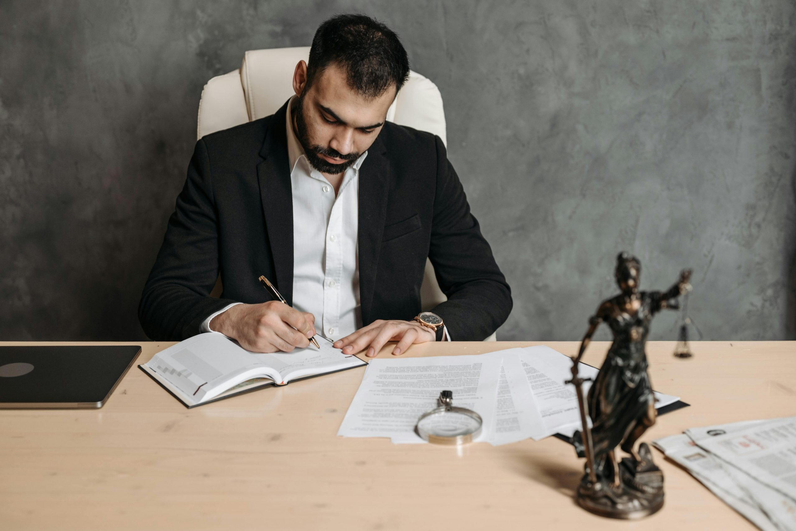 Meilleur Avocat de Lyon : Comment Choisir le Bon Professionnel - 2025 - Coursange Avocats