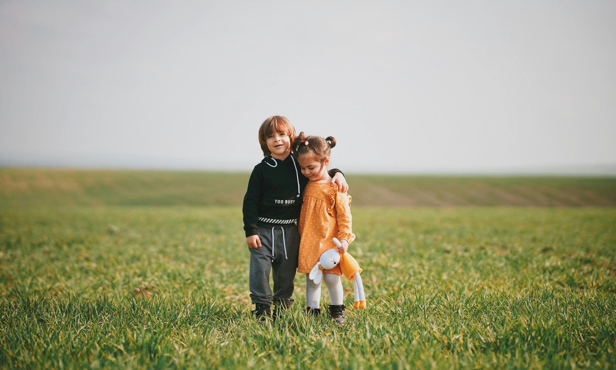 Donation entre frère et sœur : règles, fiscalité et précautions à prendre