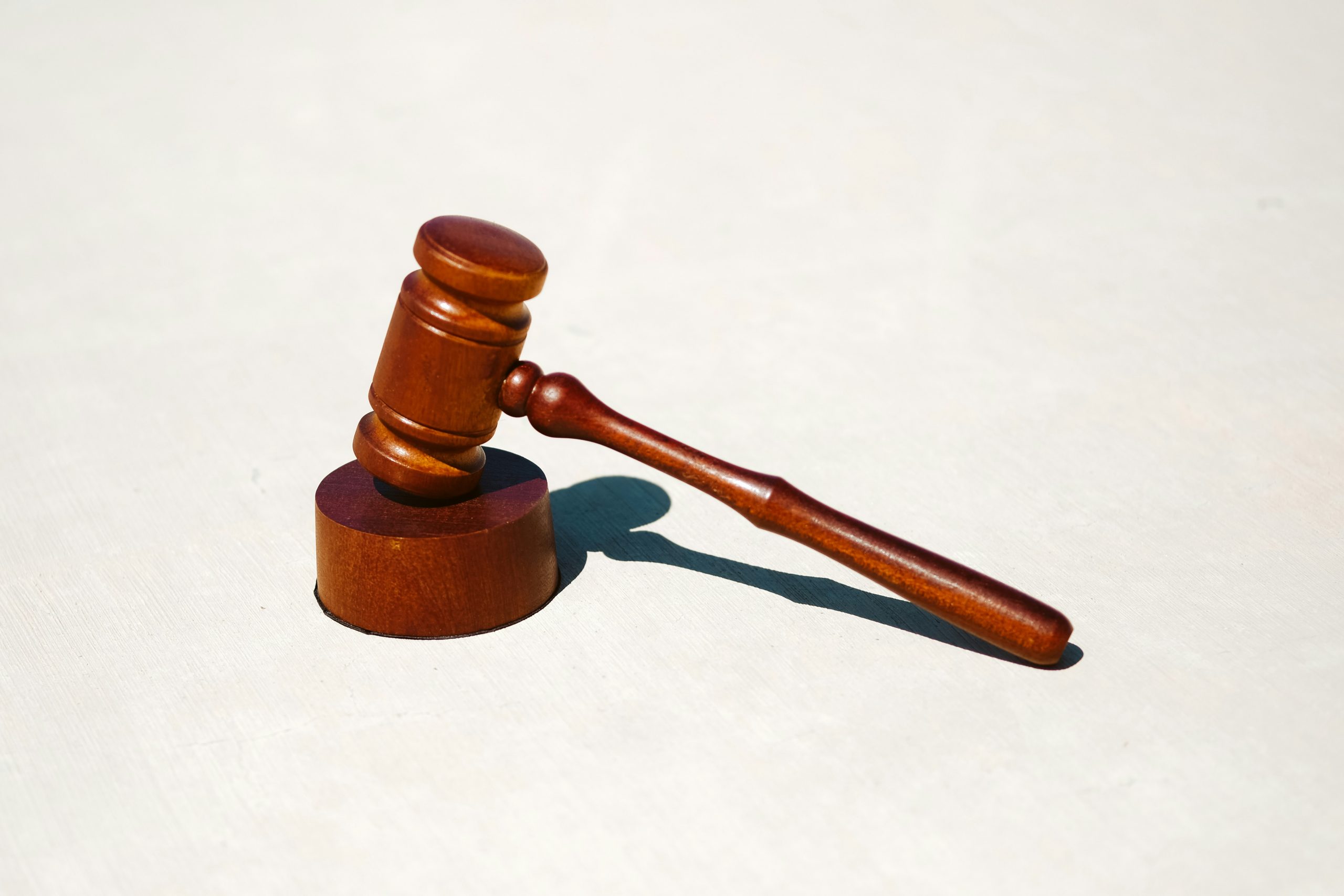 Succession d’un frère célibataire : règles et répartition des héritiers - Coursange Avocats